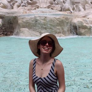 Meet your Posher, Elif